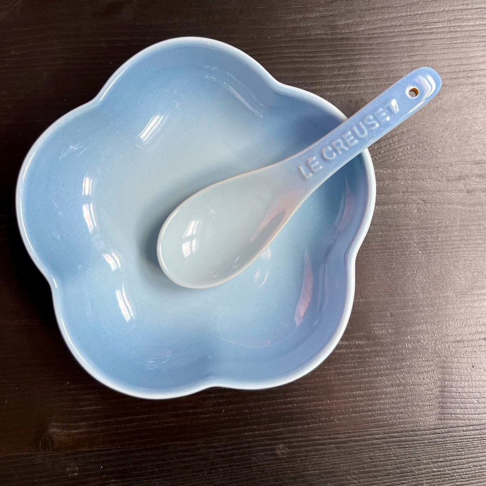 Le Creuset Flower Dish With Soup Spoon